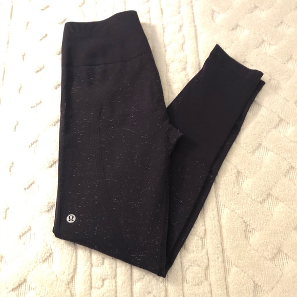 Lululemon Free To Flow 7/8 Tight Navy White Size 8 - Picture 8 of 9